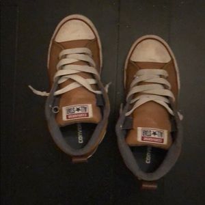 Boys converse low top leather tennis shoes